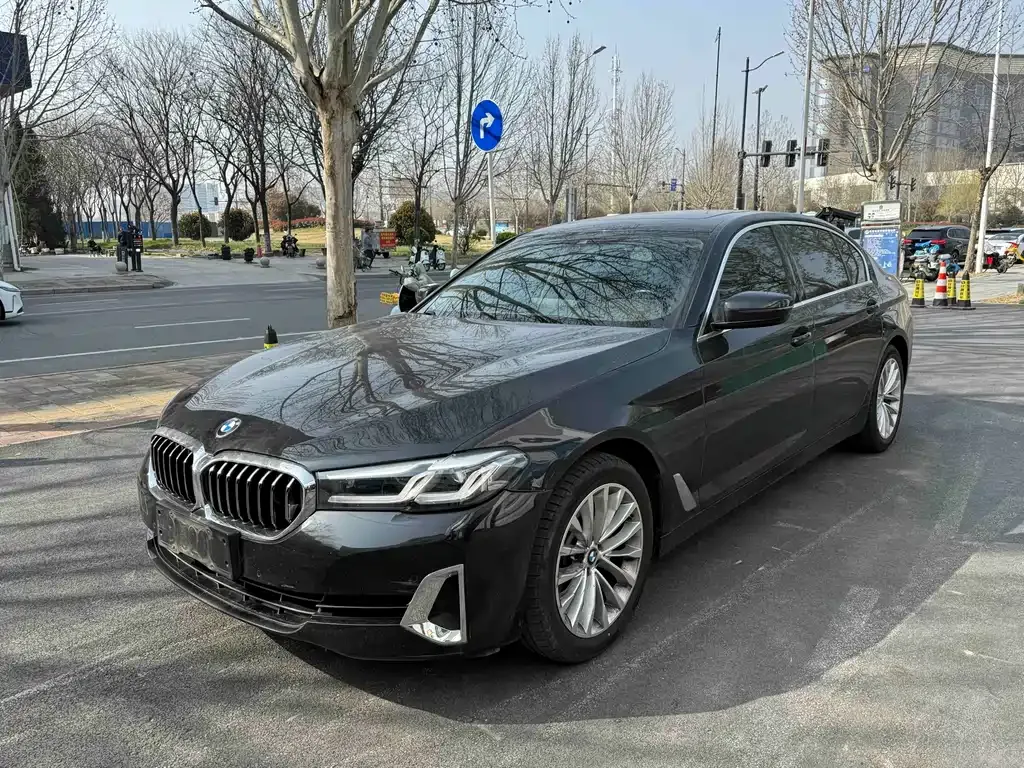 BMW 5 Series — фото 1