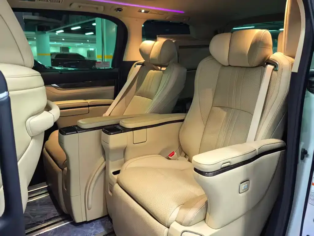 Toyota Alphard 2022 из CN, фото 9