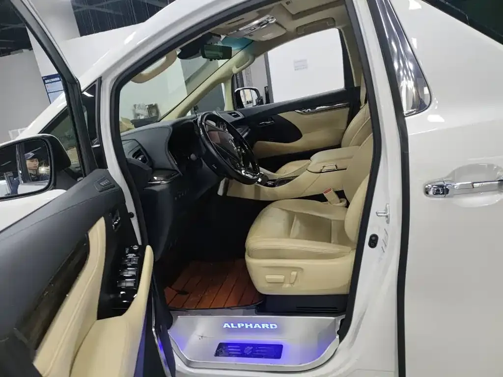Toyota Alphard 2022 из CN, фото 7