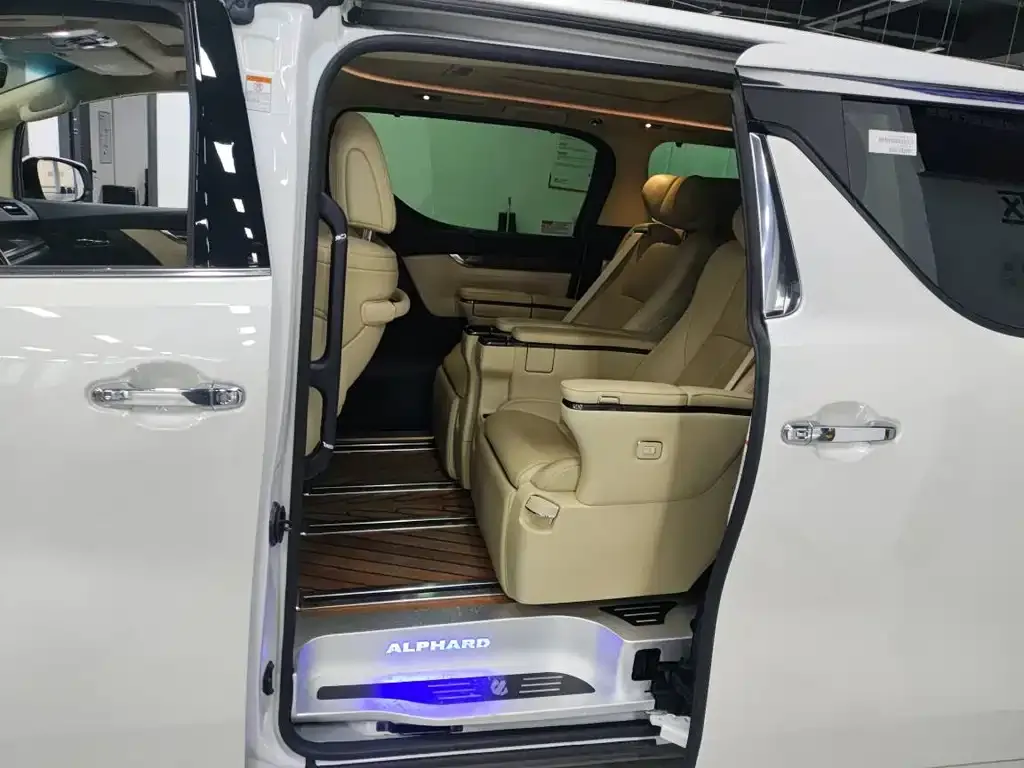 Toyota Alphard 2022 из CN, фото 3