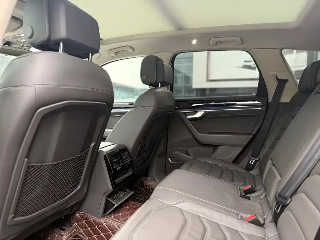 Volkswagen Touareg 2021 из CN, фото 10