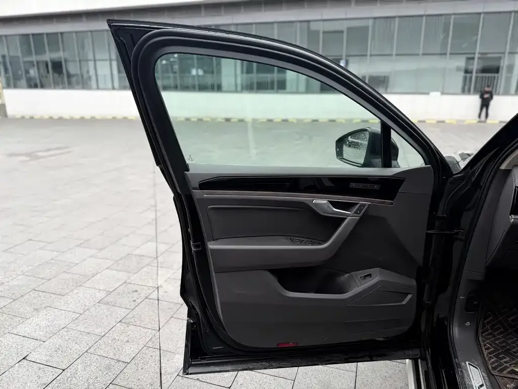 Volkswagen Touareg 2021 из CN, фото 8
