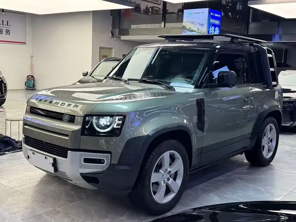 Land Rover Defender — фото 1
