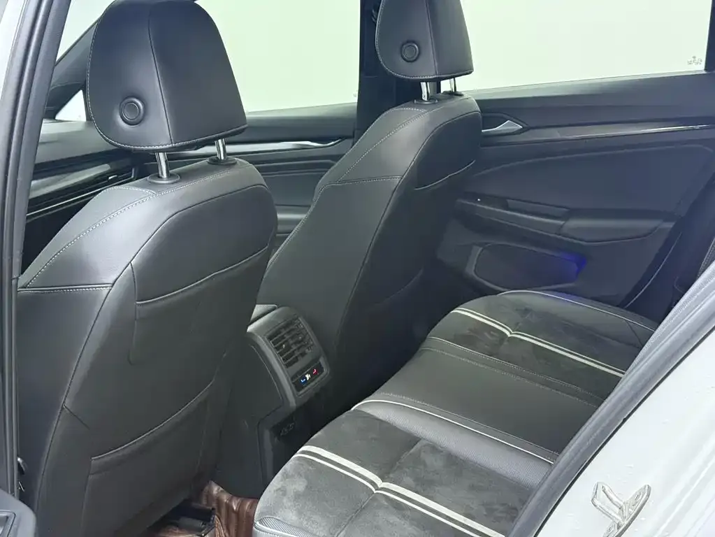 Volkswagen Golf 2021 из CN, фото 2