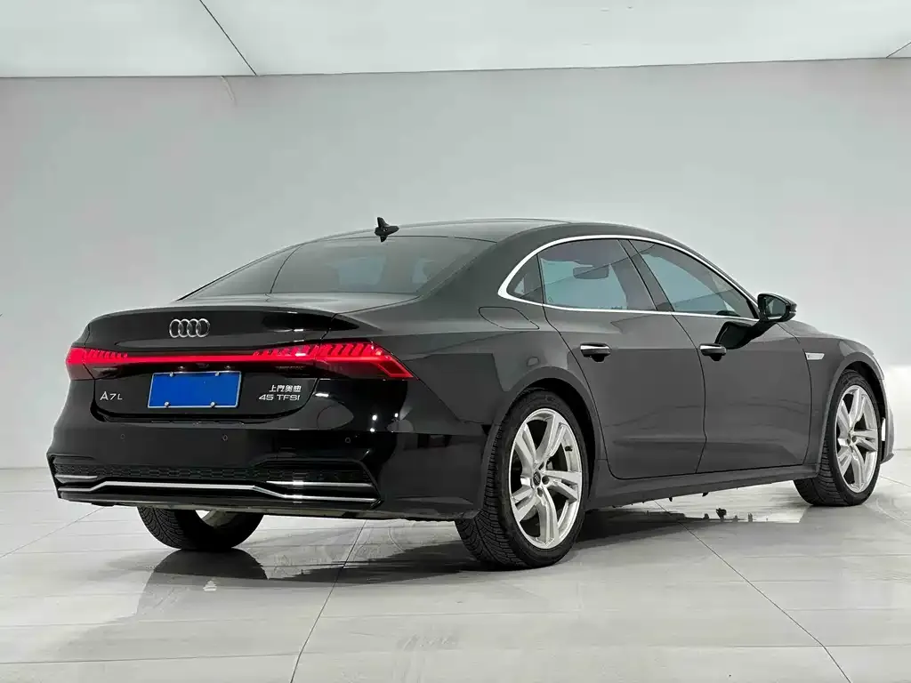 Audi A7L 2023 из CN, фото 2