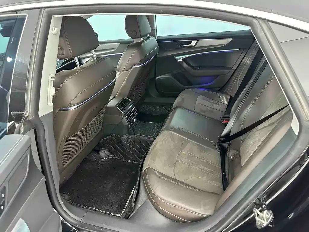Audi A7L 2023 из CN, фото 5