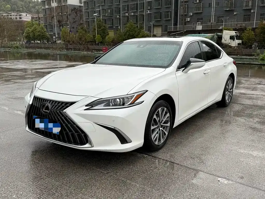 Lexus ES — фото 1