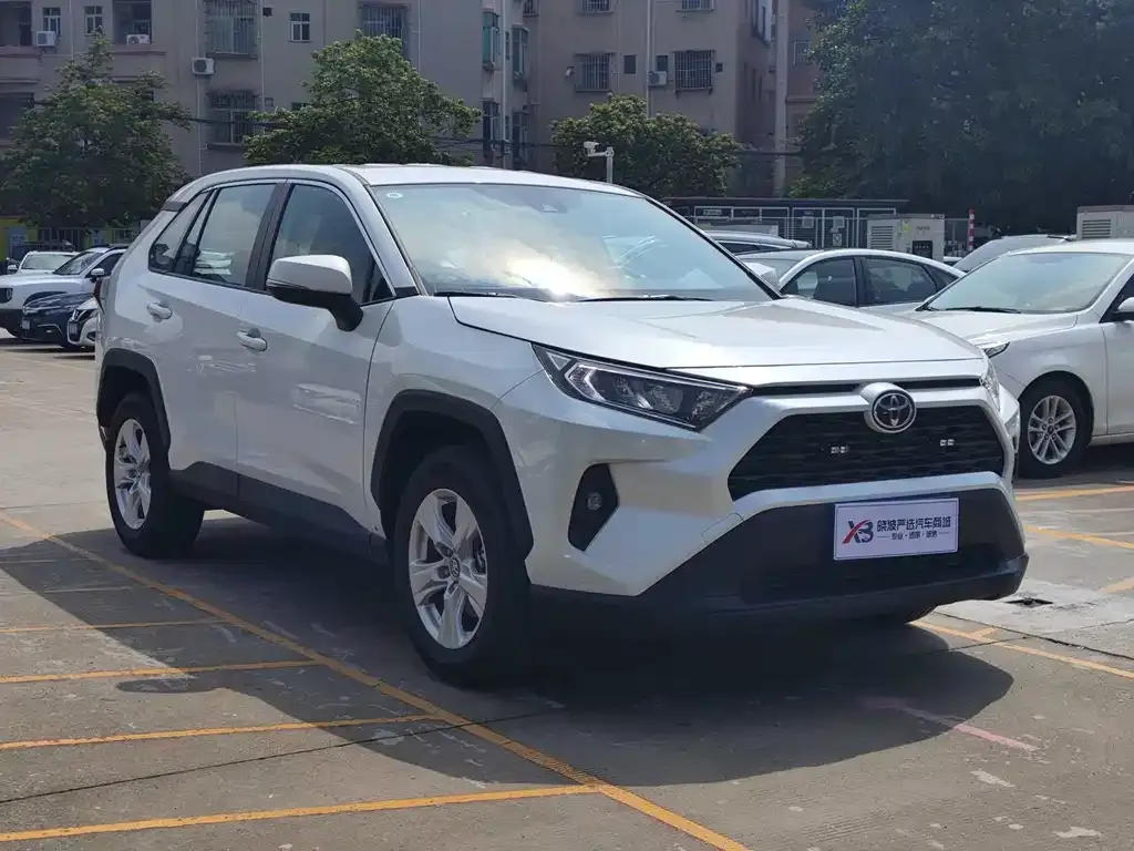Toyota RAV4 2025 из CN, фото 2