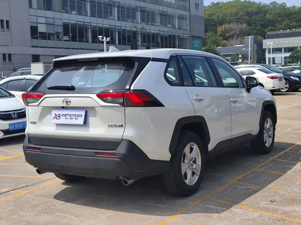 Toyota RAV4 2025 из CN, фото 3