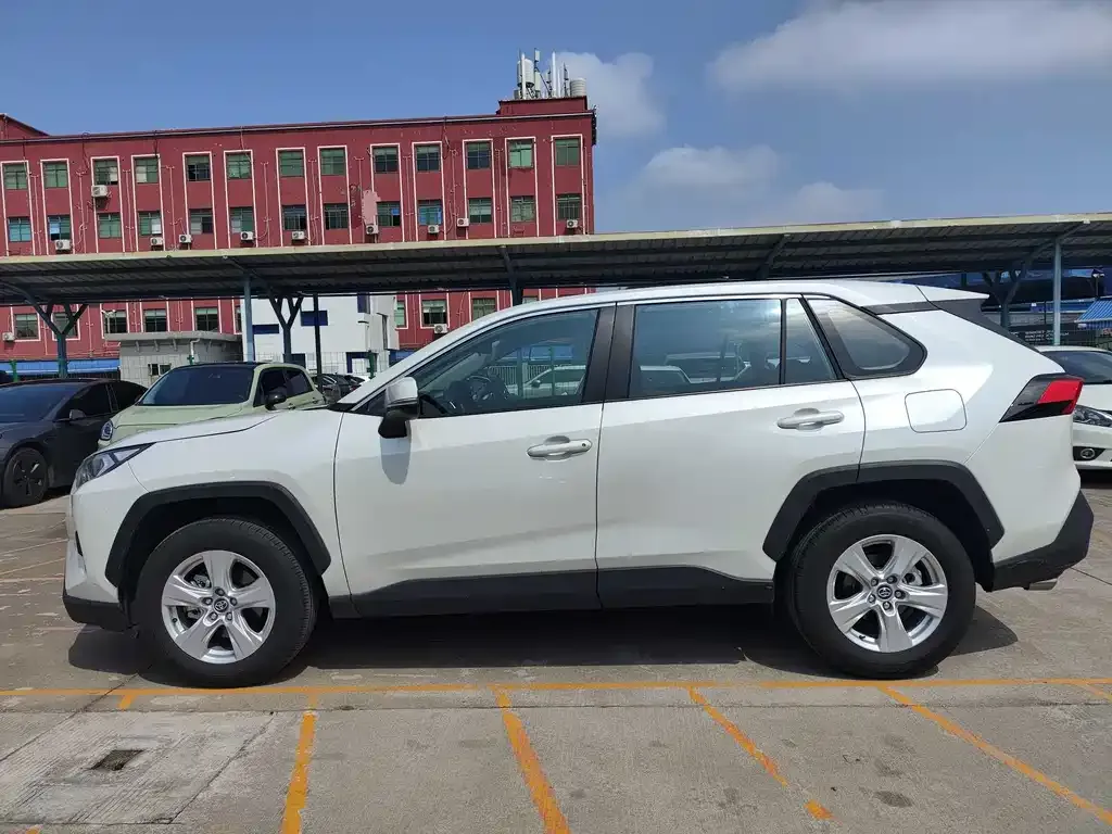 Toyota RAV4 2025 из CN, фото 4