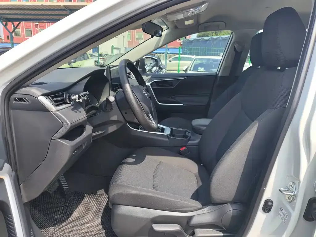 Toyota RAV4 2025 из CN, фото 8