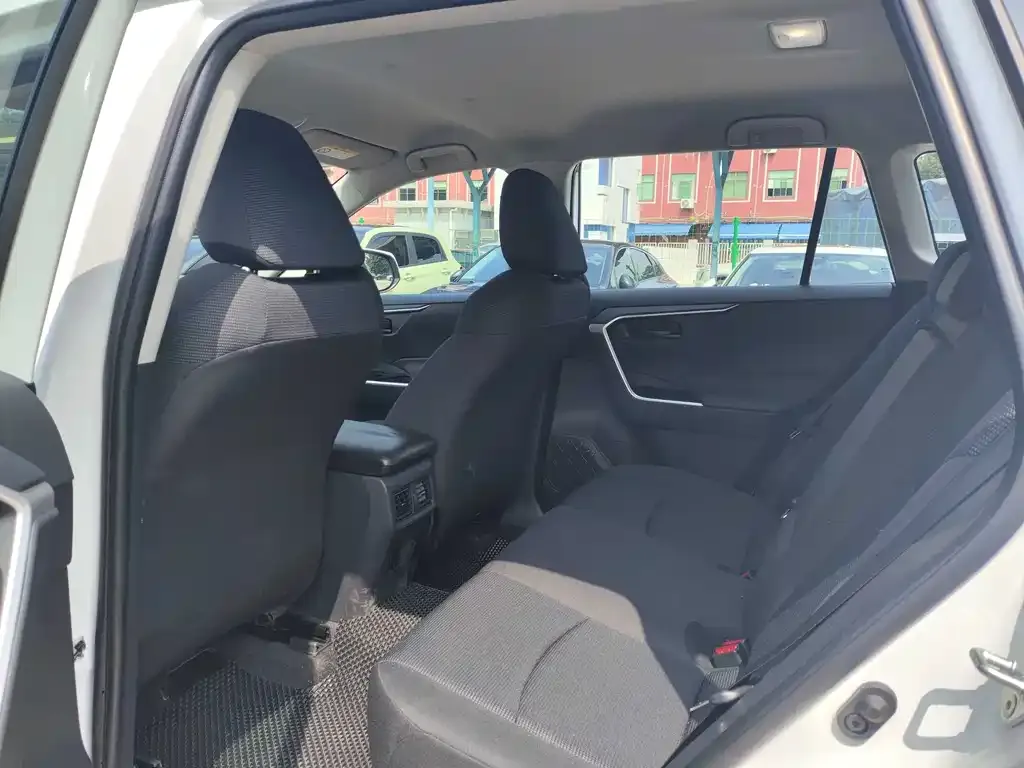 Toyota RAV4 2025 из CN, фото 5