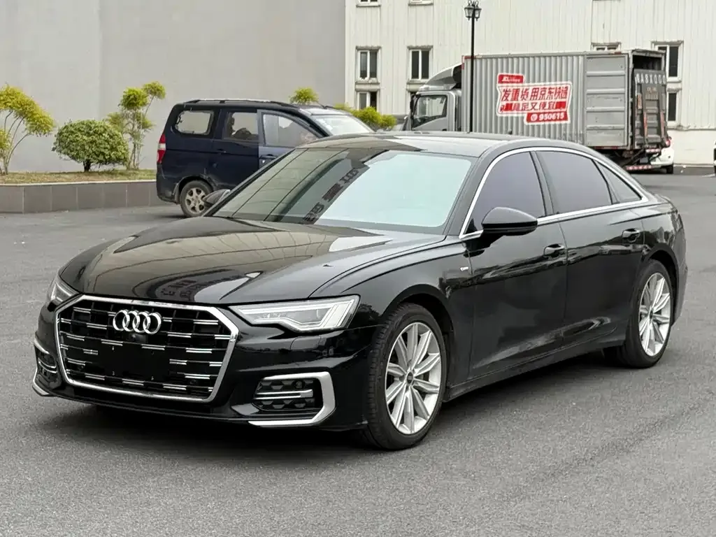 Audi A6L — фото 1