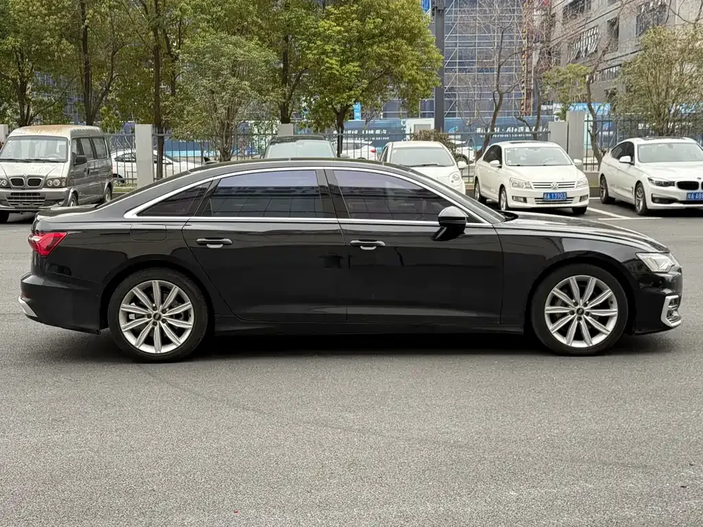 Audi A6L — фото 10