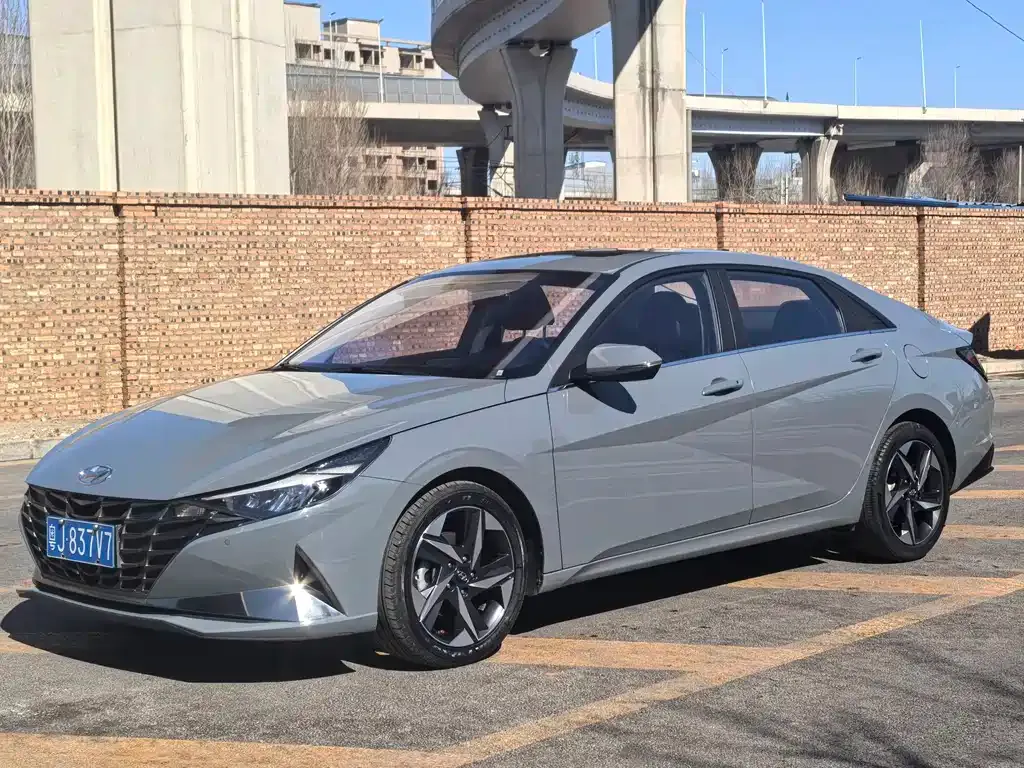 Hyundai Elantra — фото 1