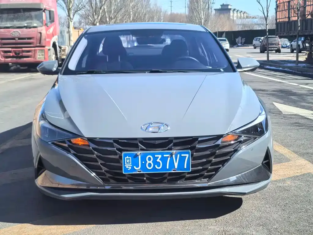 Hyundai Elantra — фото 8