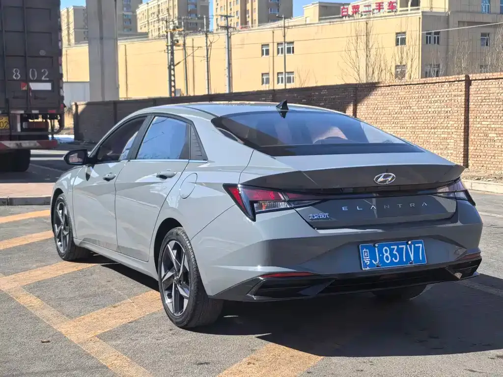Hyundai Elantra — фото 9