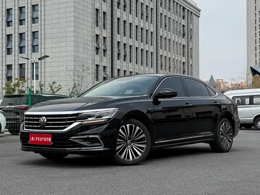 Volkswagen Passat — фото 1