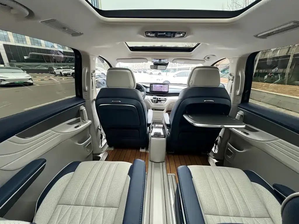 Roewe iMAX8 2023 из CN, фото 8