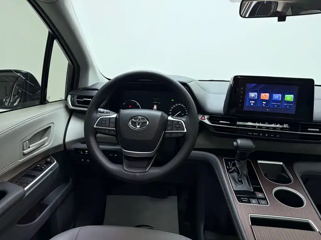 Toyota Granvia 2023 из CN, фото 6