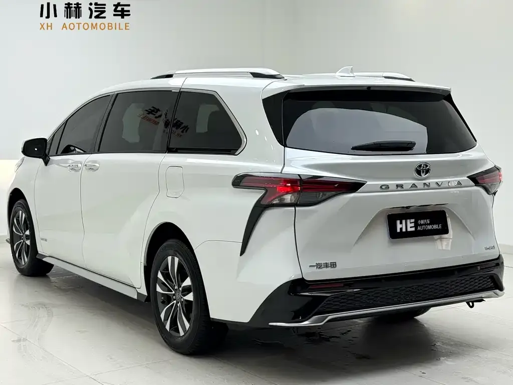 Toyota Granvia 2023 из CN, фото 4