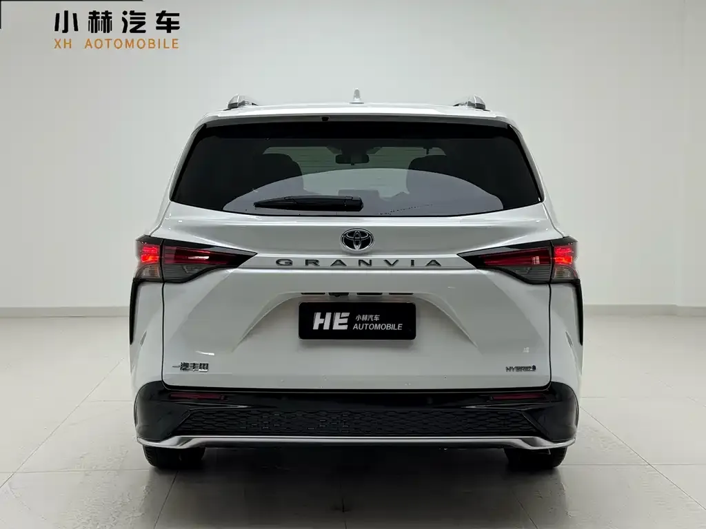 Toyota Granvia 2023 из CN, фото 2