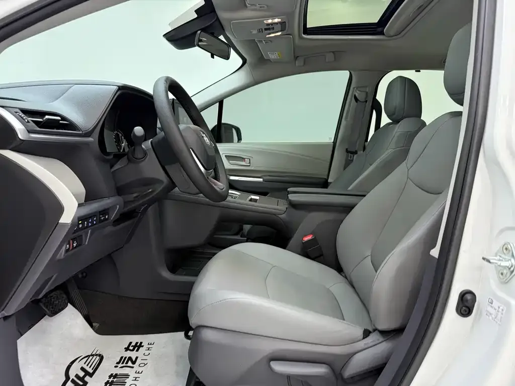 Toyota Granvia 2023 из CN, фото 10
