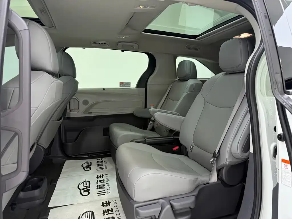 Toyota Granvia 2023 из CN, фото 7