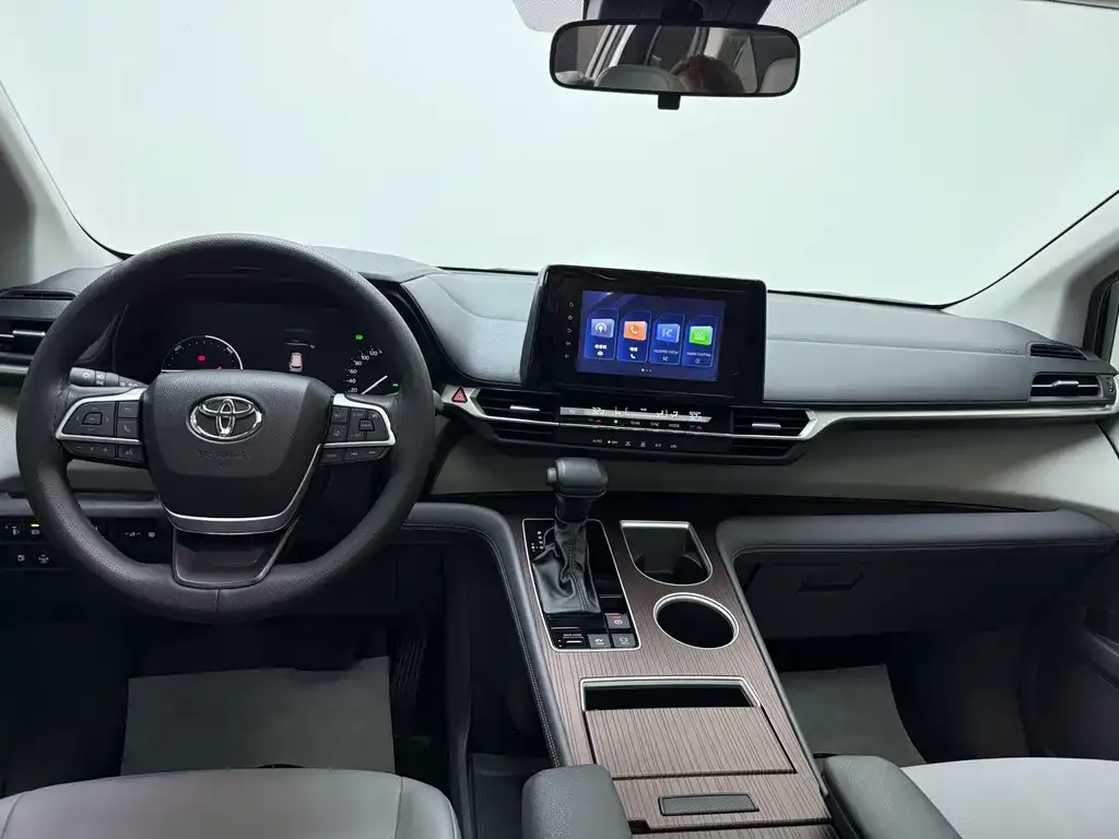 Toyota Granvia 2023 из CN, фото 9
