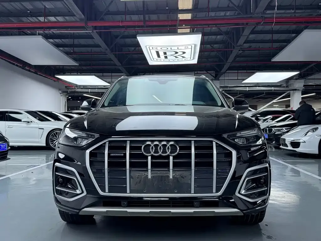 Audi Q5L — фото 9