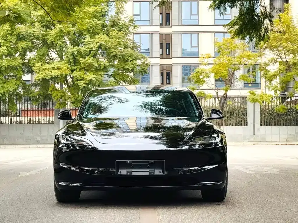 Tesla Model 3 — фото 9