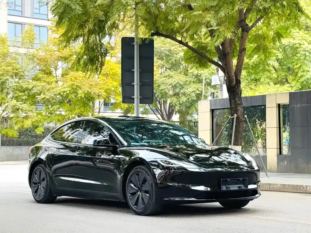 Tesla Model 3 — фото 7