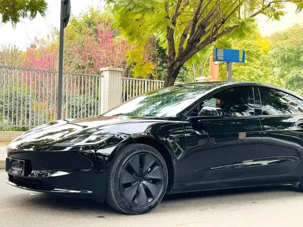 Tesla Model 3 — фото 8