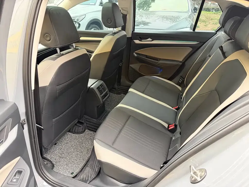Volkswagen Golf 2021 из CN, фото 4
