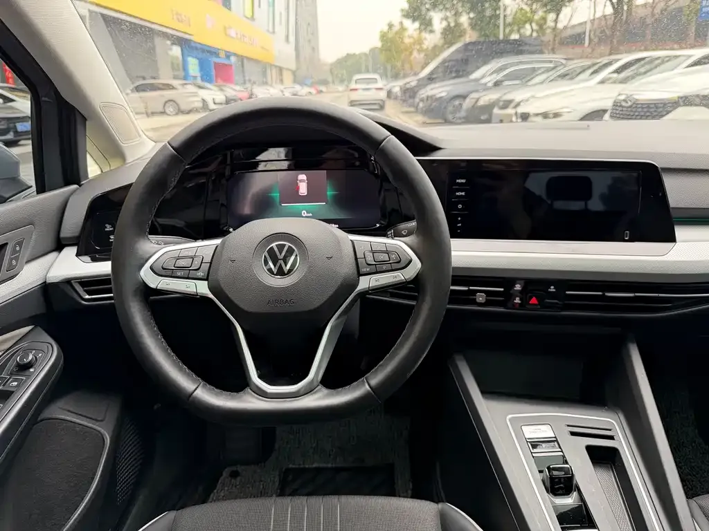Volkswagen Golf 2021 из CN, фото 2
