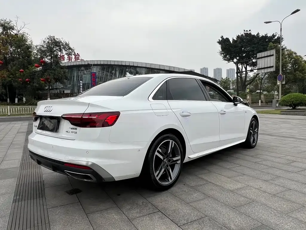 Audi A4L — фото 5