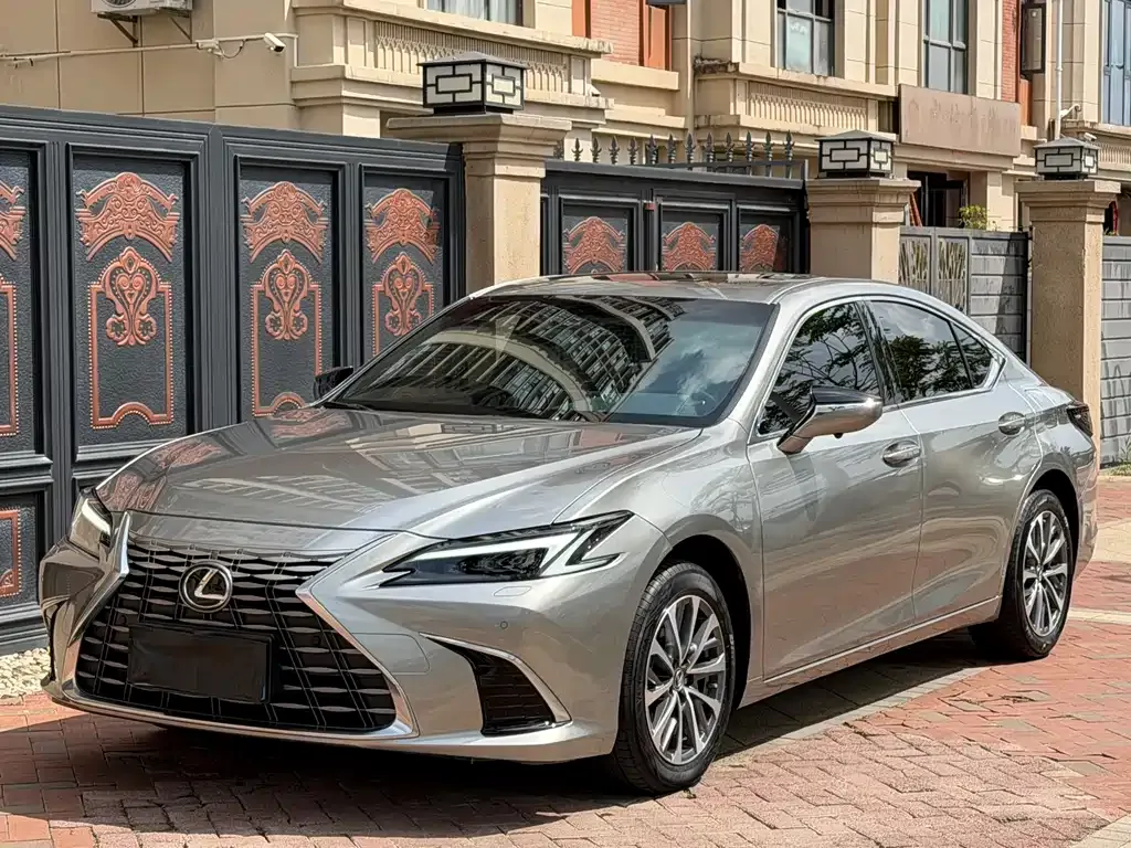 Lexus ES — фото 1