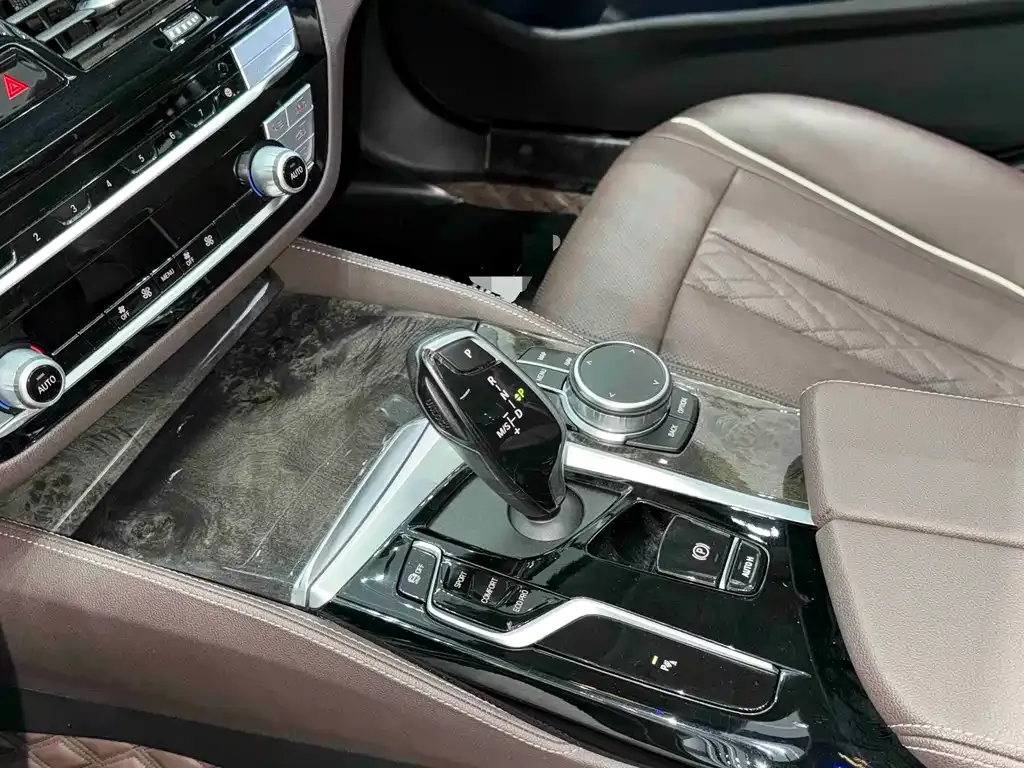 BMW 5 Series — фото 10