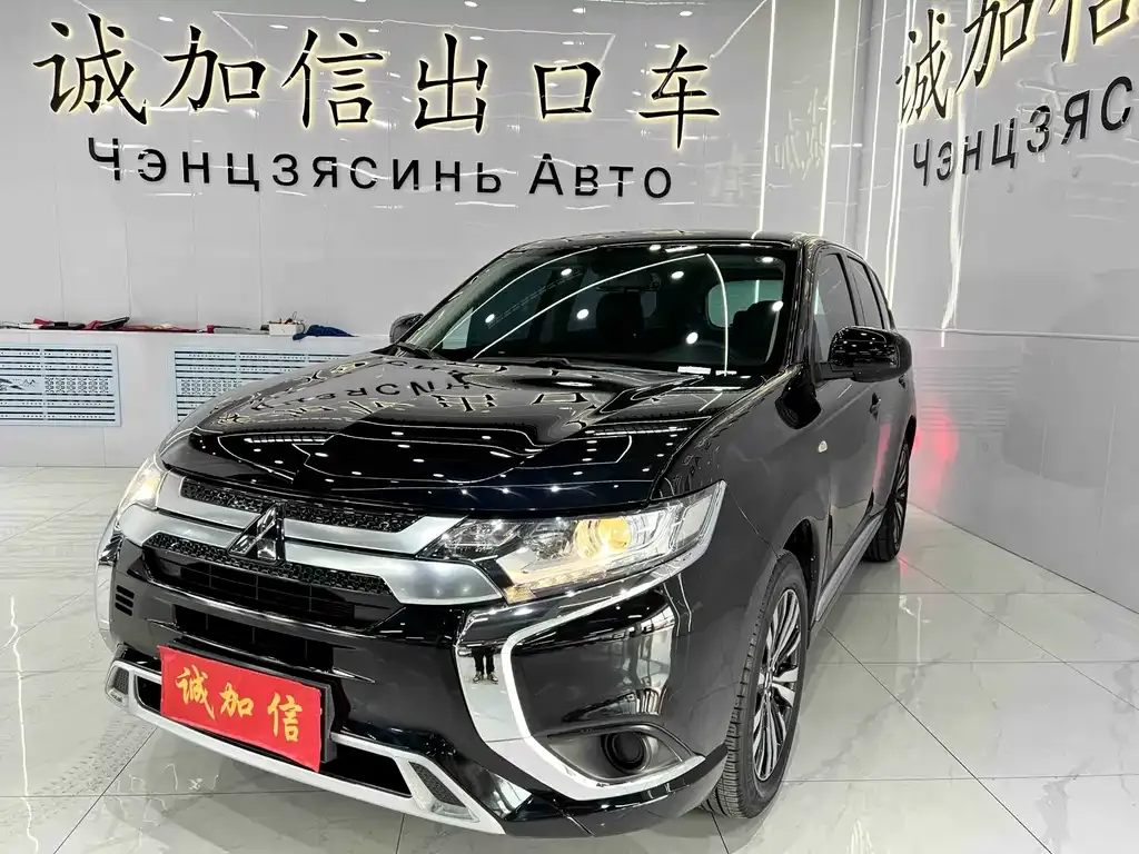 Mitsubishi Outlander — фото 1
