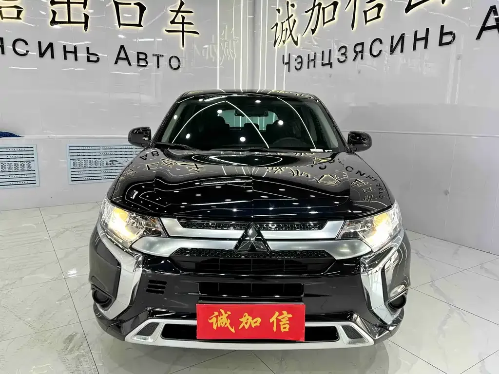 Mitsubishi Outlander — фото 3