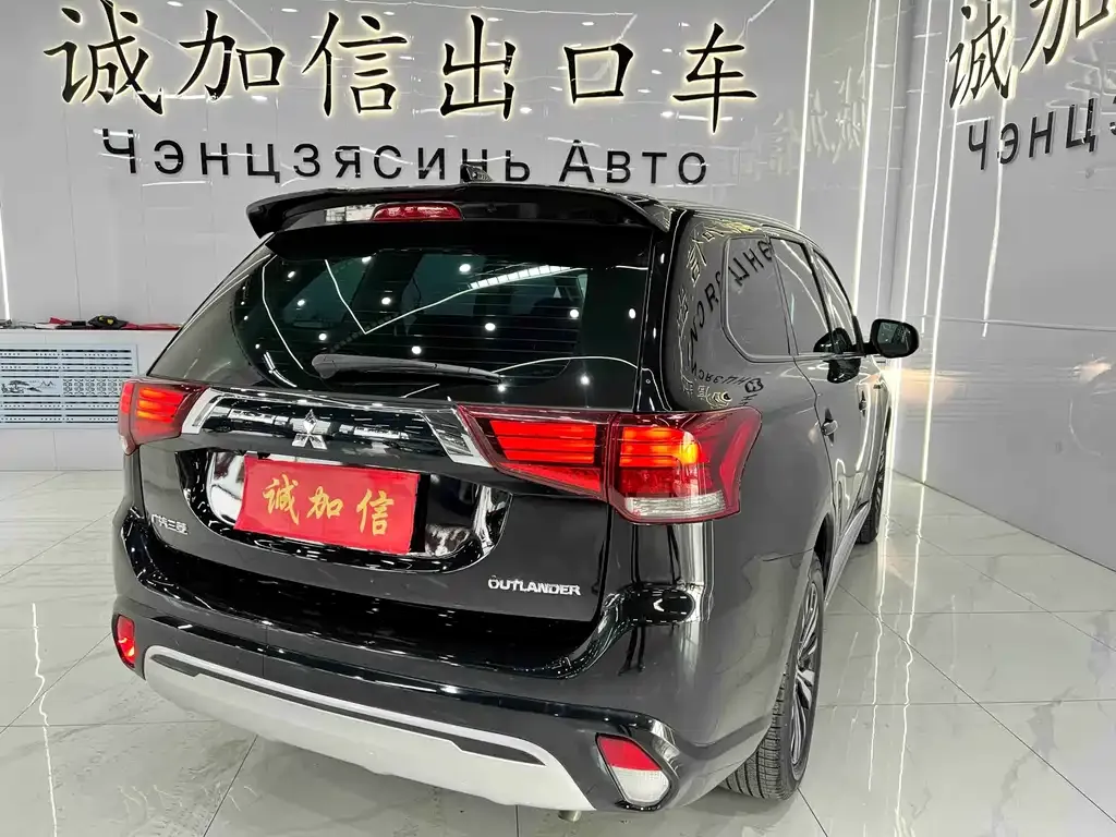 Mitsubishi Outlander — фото 2
