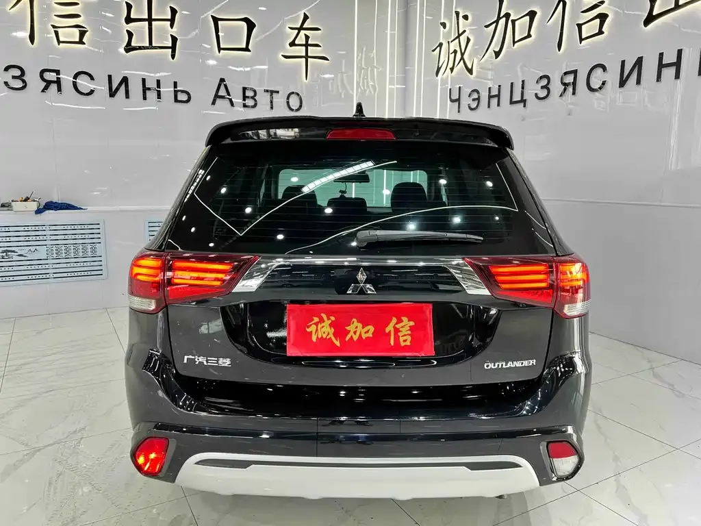 Mitsubishi Outlander — фото 5