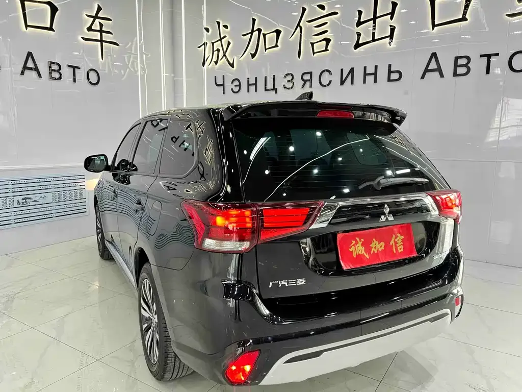 Mitsubishi Outlander — фото 9