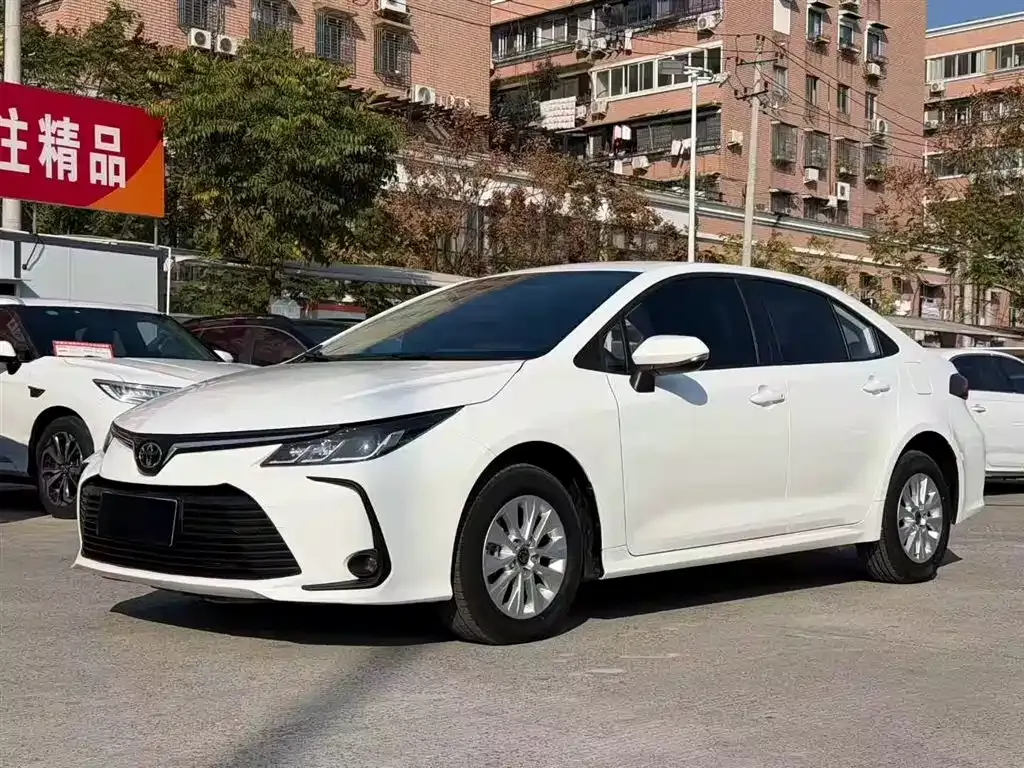 Toyota Corolla — фото 1