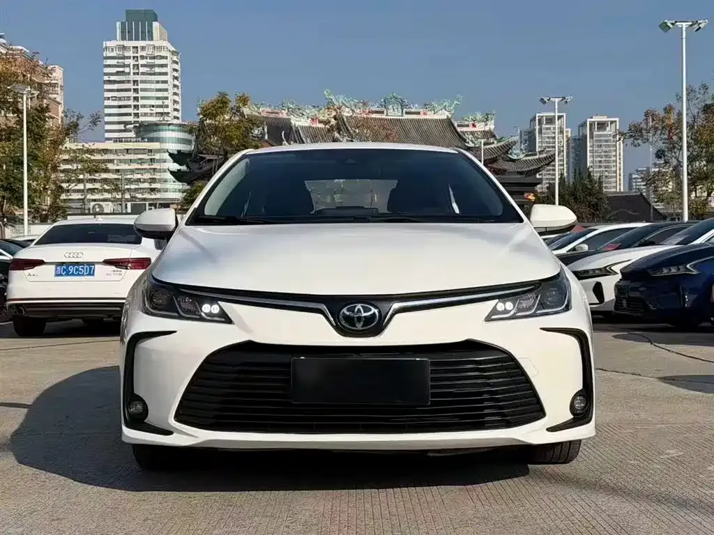 Toyota Corolla — фото 9