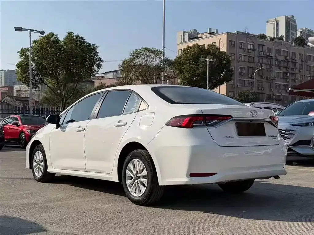 Toyota Corolla — фото 6