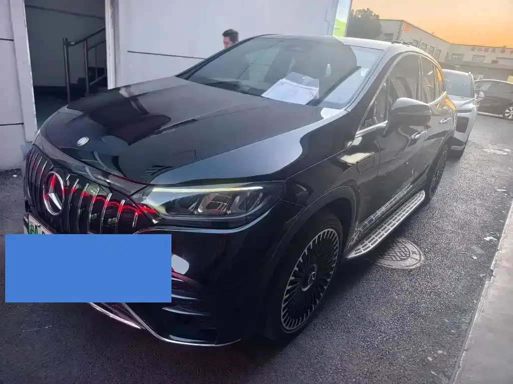 Mercedes-Benz EQE SUV — фото 1