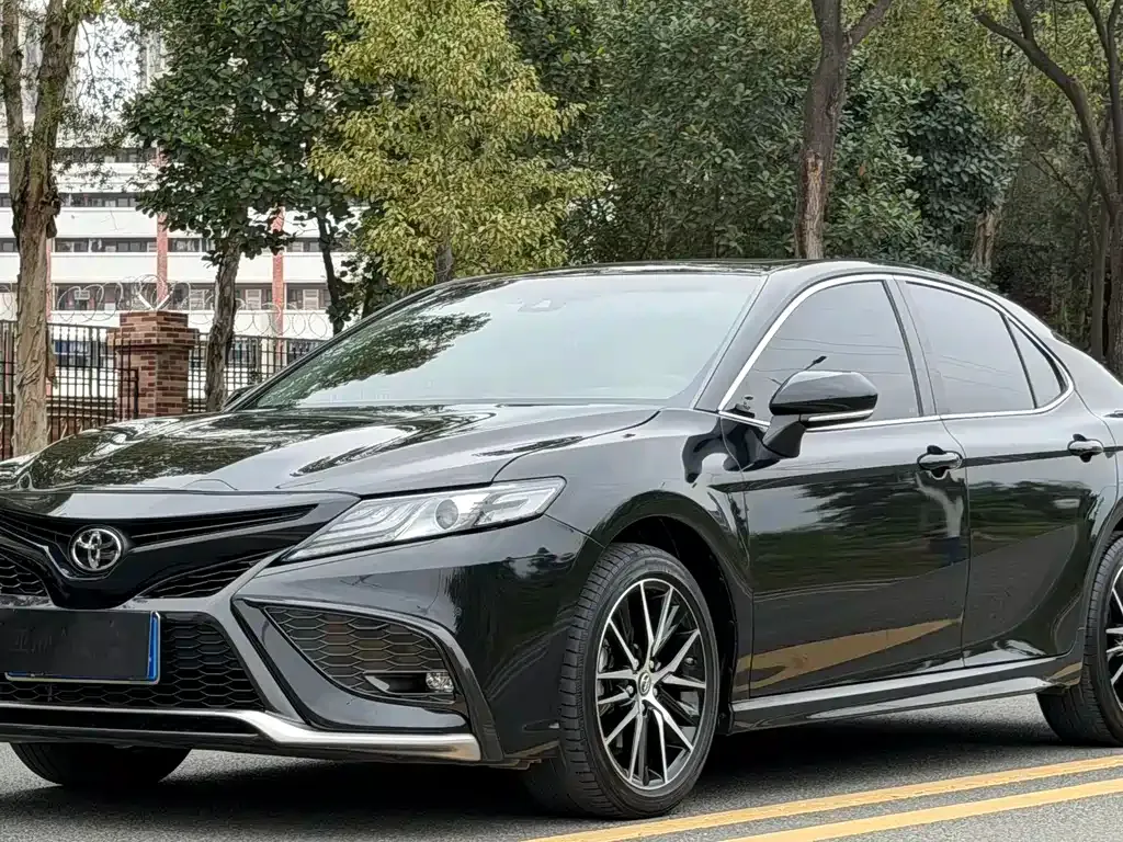 Toyota Camry 2023 из CN, фото 1