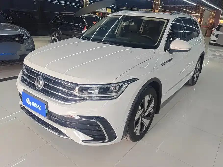 Volkswagen Tiguan L — фото 1