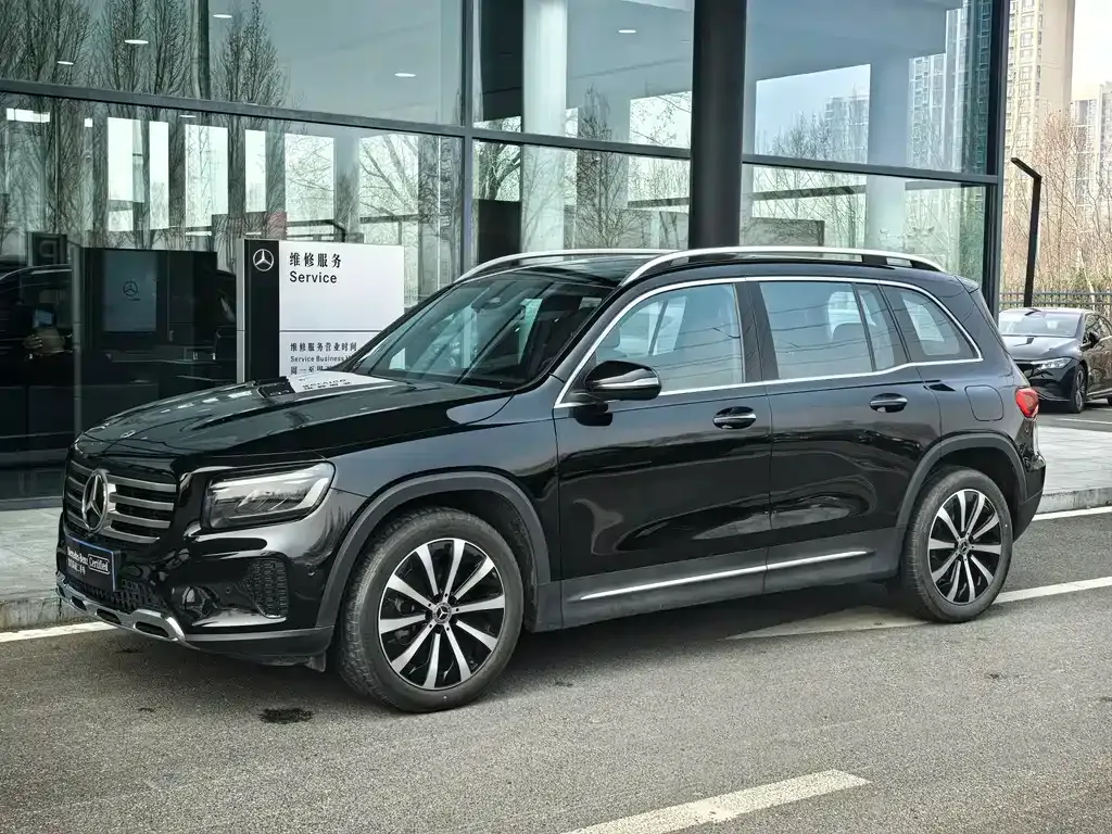 Mercedes-Benz GLB — фото 1